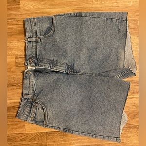 High Rise Boyfriend shorts size 9 for woman  🤍